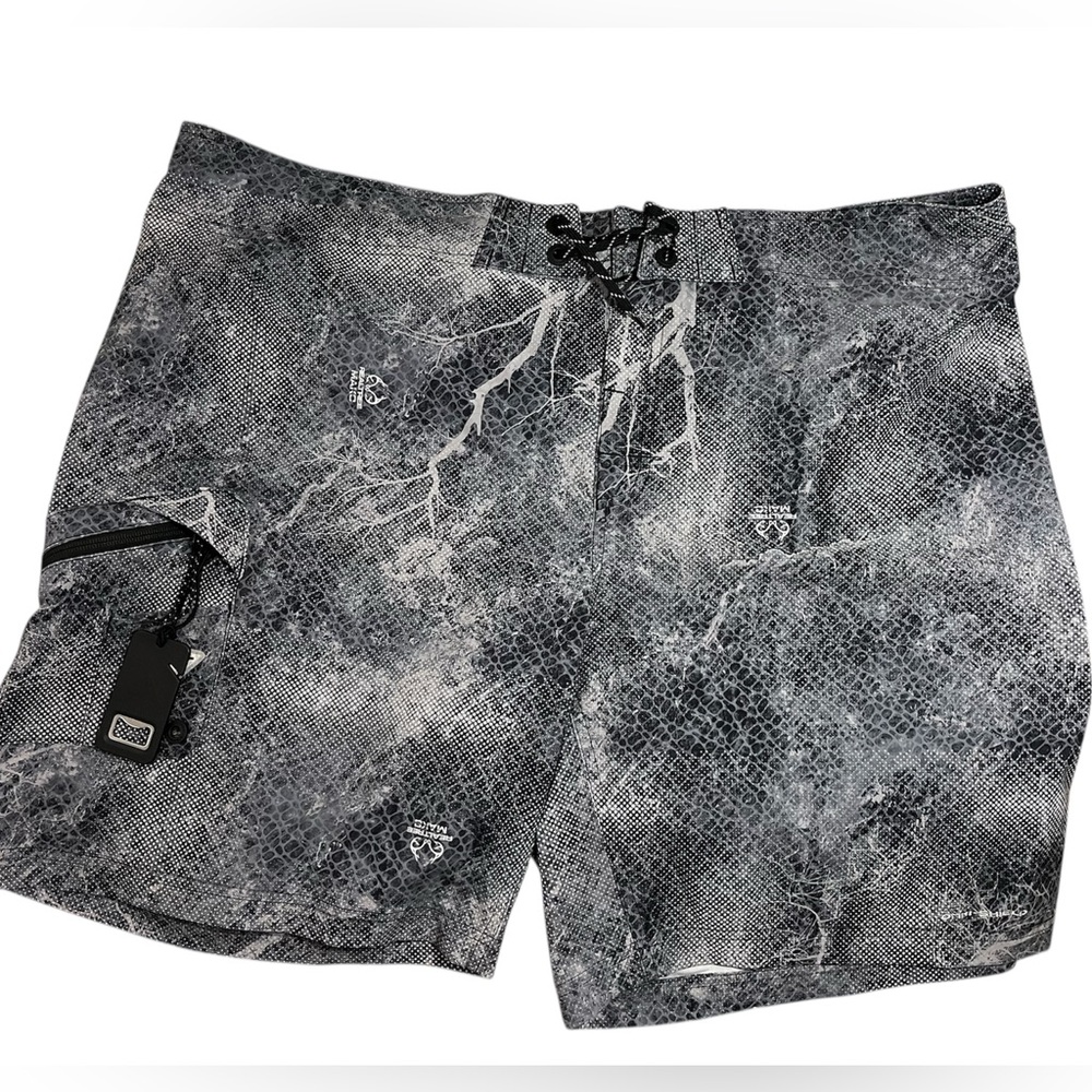 Columbia OFG Offshore Board Short Black Real-tree Mako Size 44 Bottle opener